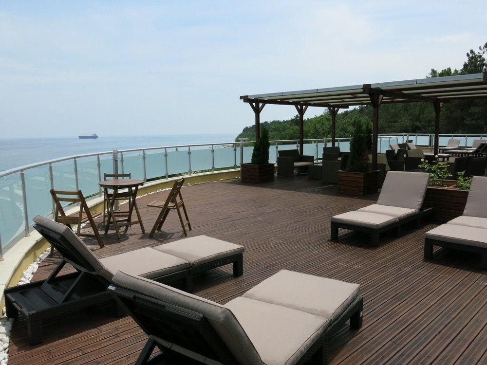 Family Hotel Albizia Beach Varna Extérieur photo