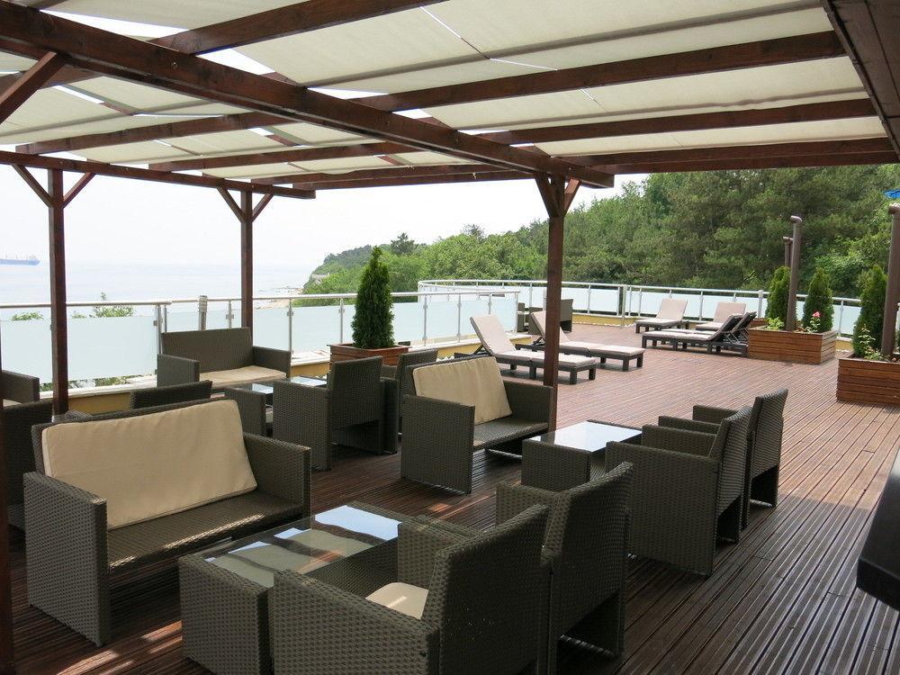 Family Hotel Albizia Beach Varna Extérieur photo