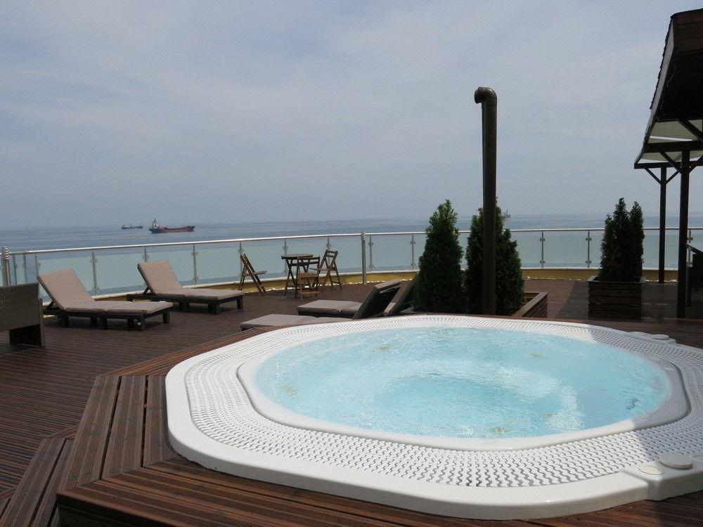 Family Hotel Albizia Beach Varna Extérieur photo